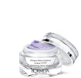 Texture of Exfoliating Detox Mask – creamy clay formula with charcoal